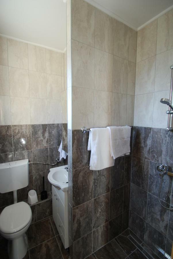 Batinic Apartmani Omis Exterior photo